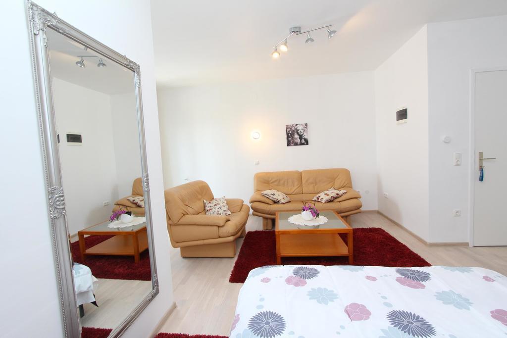Rooms And Apartments Sally روفينج المظهر الخارجي الصورة