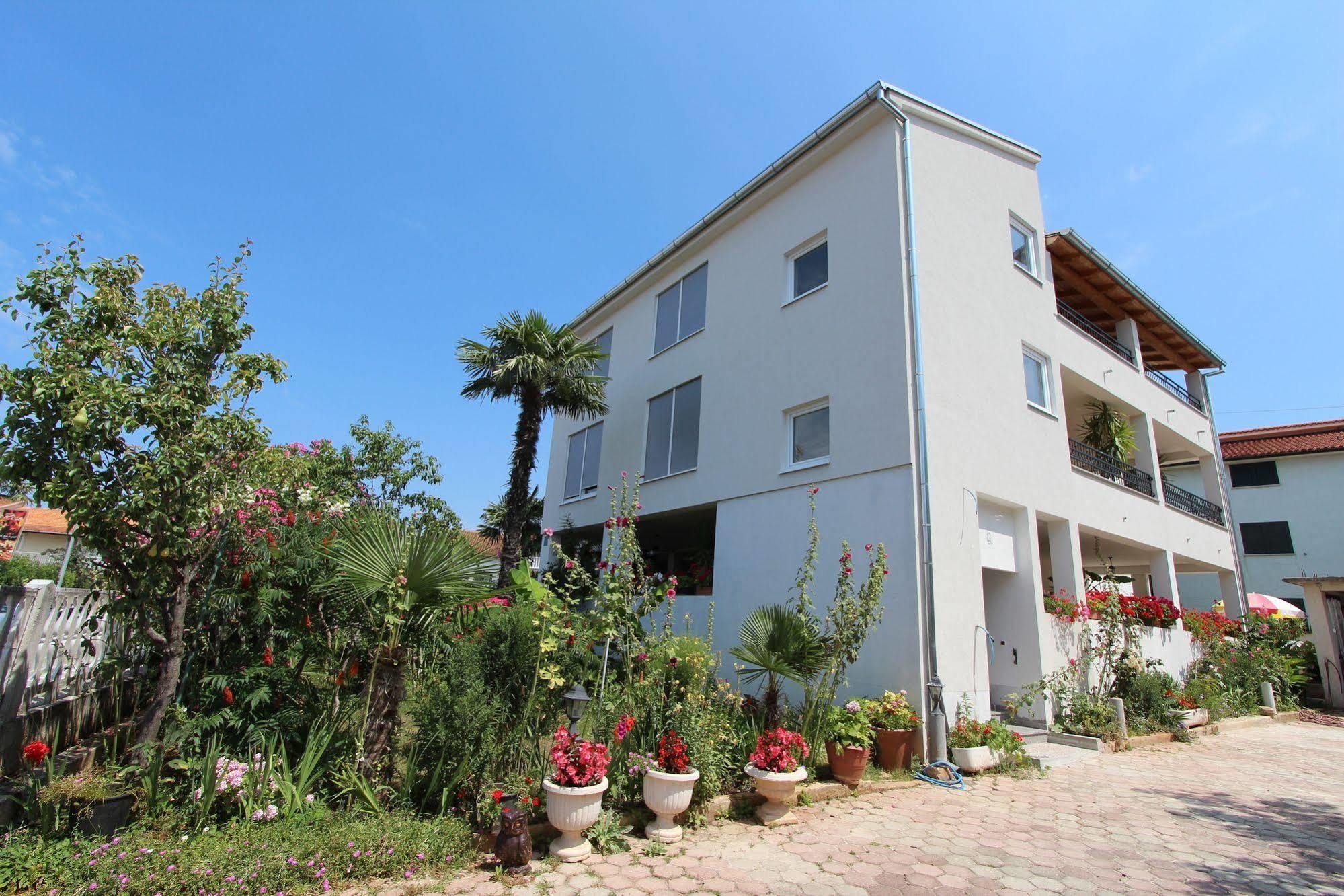 Rooms And Apartments Sally روفينج المظهر الخارجي الصورة