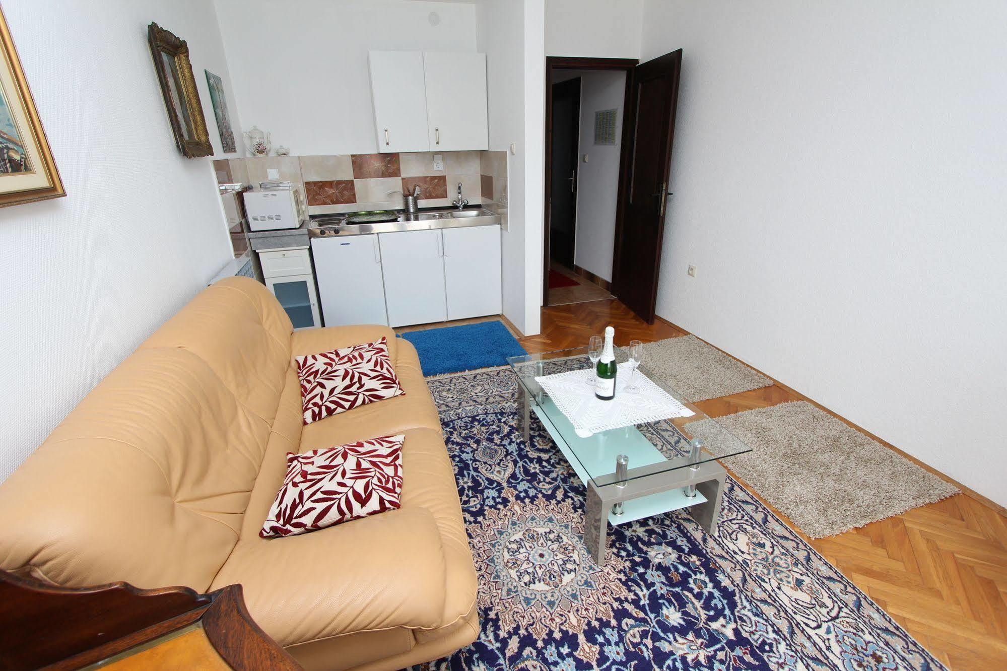 Rooms And Apartments Sally روفينج المظهر الخارجي الصورة