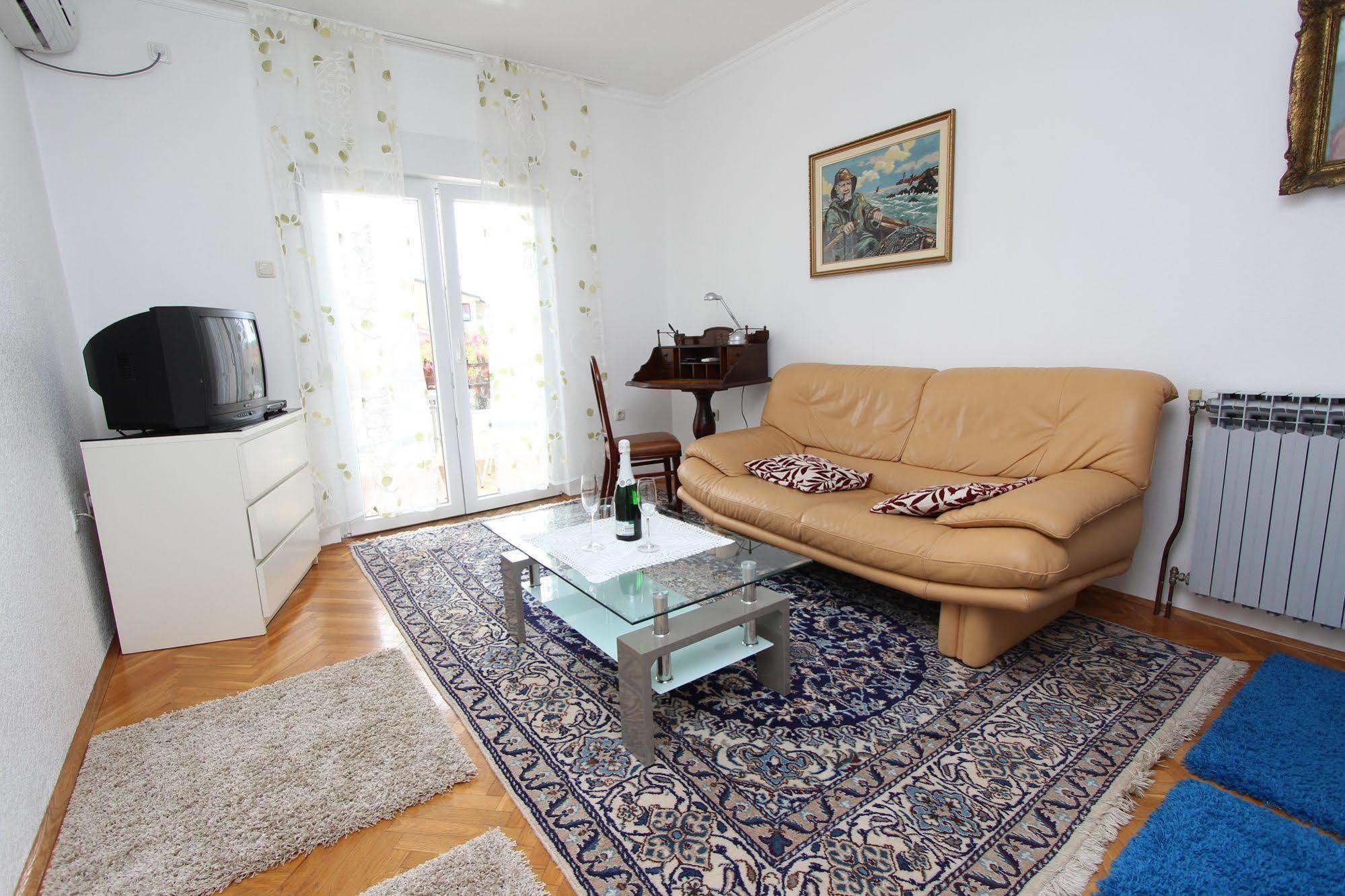 Rooms And Apartments Sally روفينج المظهر الخارجي الصورة